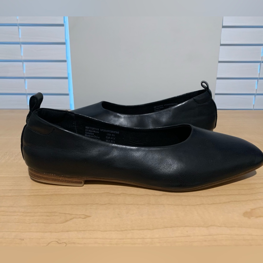Time and Tru Sintelico Flat Shoes